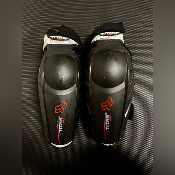 Fox Other - Fox Racing Titan Race Elbow Guard: Black - S/M